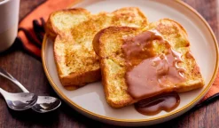 Picard 2 brioches façon pain perdu, sauce caramel* Brioches