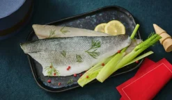 Picard 2 filets de bar avec peau ASC, élevé en Grèce* Produits Nutri-Score A|Sans Sel Ajouté
