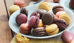 Picard 20 mini-macarons,chocolat,cassis, framboise,citron* Macarons, Mignardises
